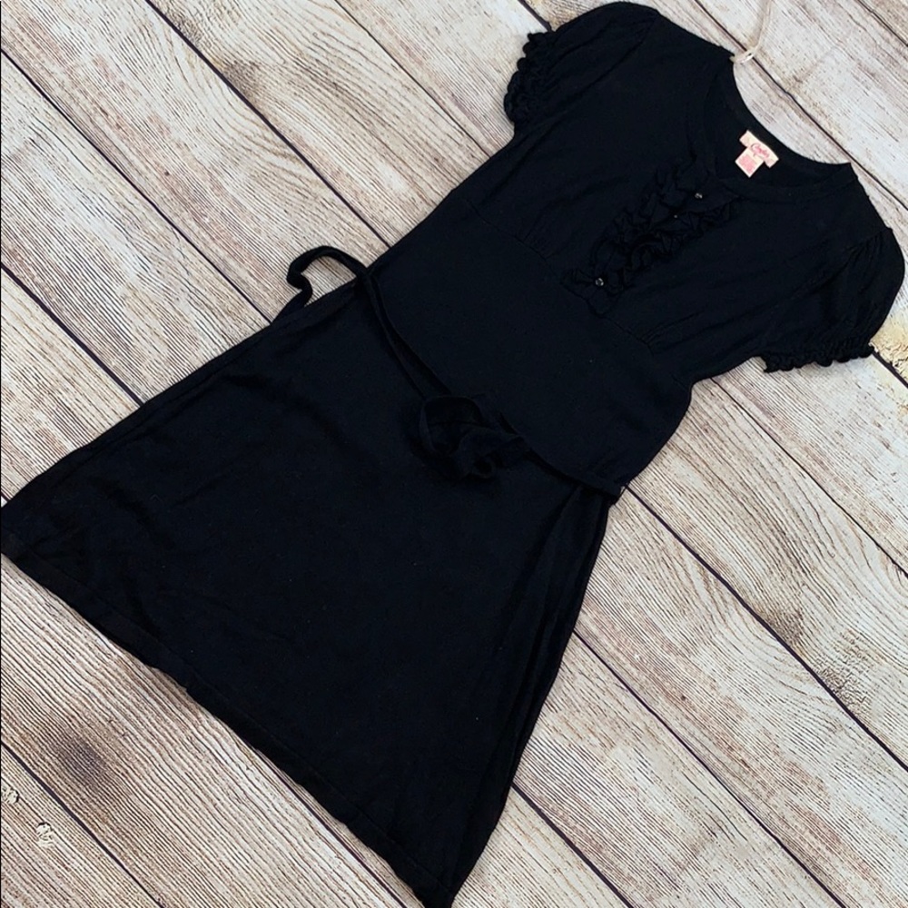 Simple black short sleeve sweater dress